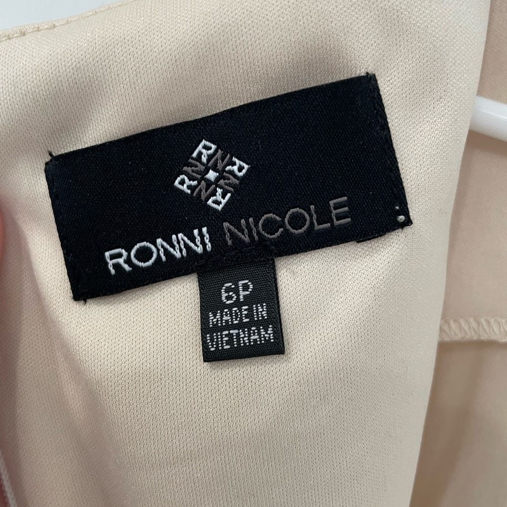 Ronni Nicole Ivory Cream Floral Lace Crew Neck Sleeveless Mini Dress Size 6P - Picture 4 of 6